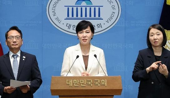 韩国共同民主党炮轰尹锡悦政府国情院：隐瞒李在明遇袭真相23日，韩国共同民主党