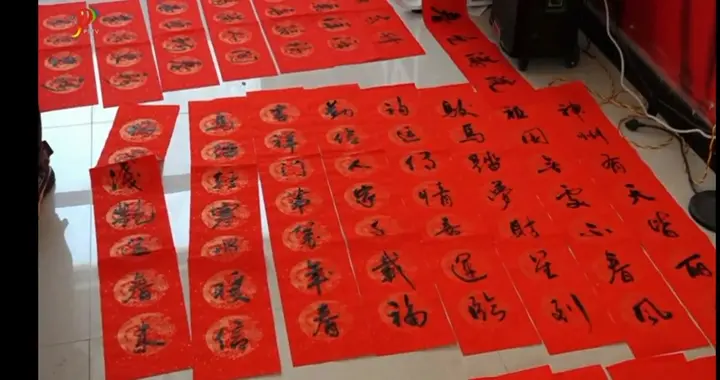 平顺县新春慰问道德模范，暖心物资传递社区关爱