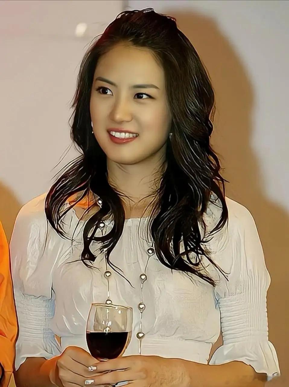 搭过周杰伦林志颖，放羊的星星女主大变脸？没整容，是女大十八变