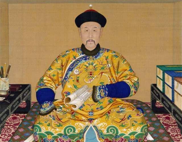 1701年，47岁的康熙欲招14岁的高氏侍寝，贴身太监小心翼翼的说：“皇上，您已