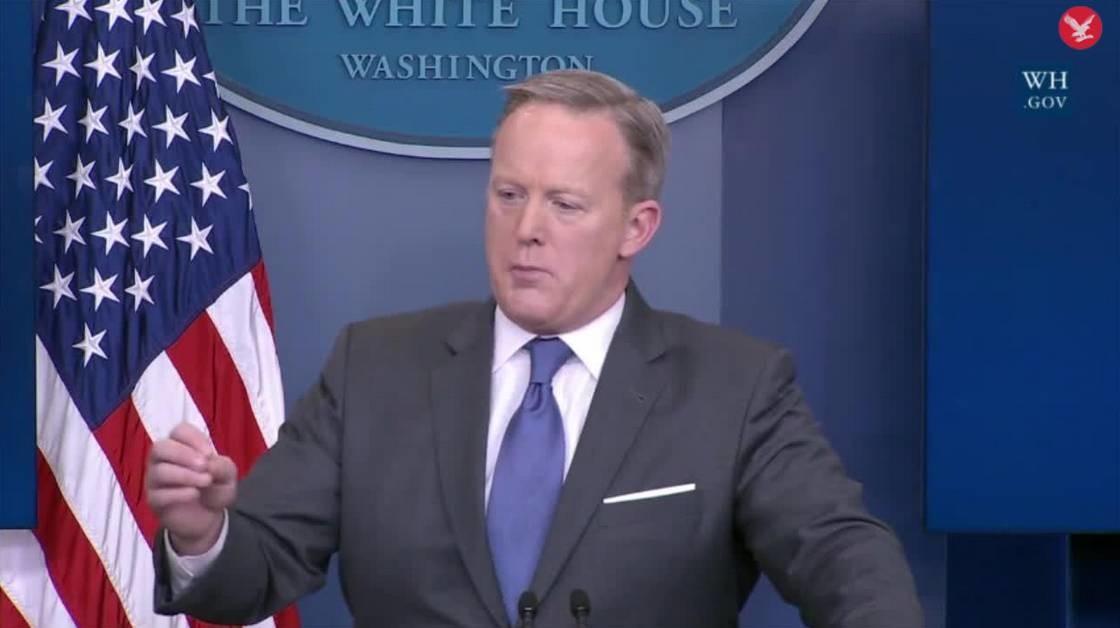 吹了半个月的“对伊大捷”，原来全是演的？特朗普的底裤都被自家媒体扒光了！家人们