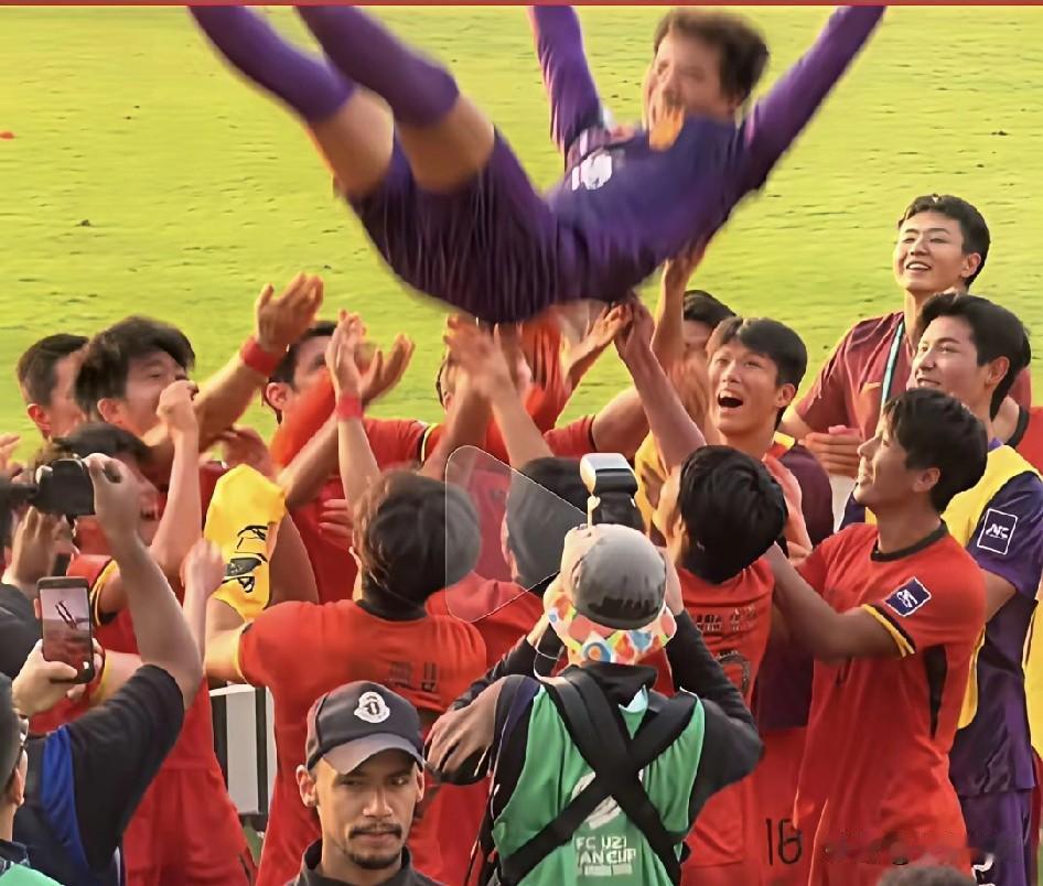 守门员李昊以一己之力撑着中国U23男足进入U23亚洲杯四强。守门员这个位置太重要