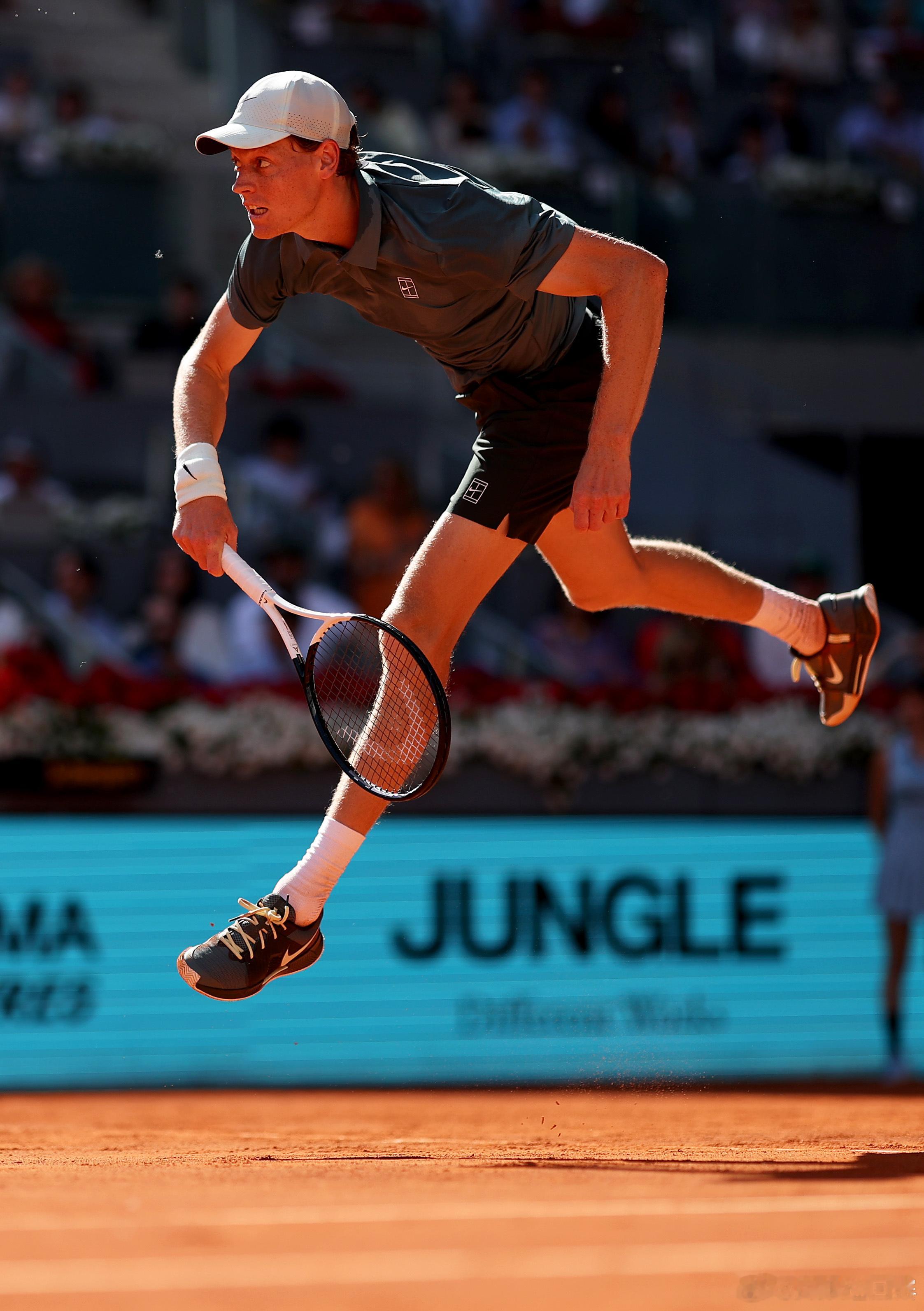 辛纳拿下首盘🔥ATP1000马德里大师赛第四轮，头号种子辛纳以6-2赢下首盘