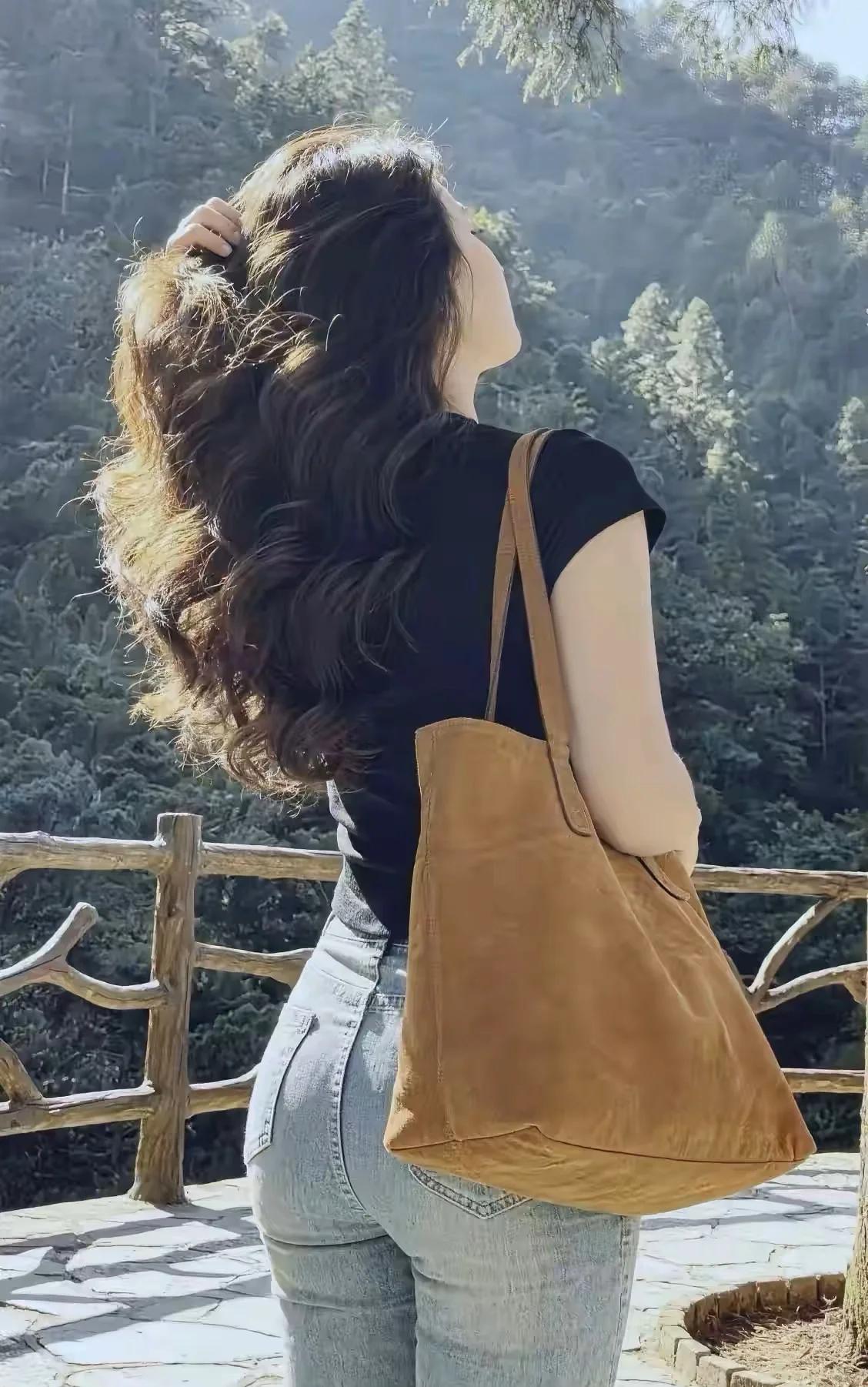 慢慢地你会发现，生活里遇到的那些痛苦，是逃不掉的，即便是逃，也终究要面对。不管遇