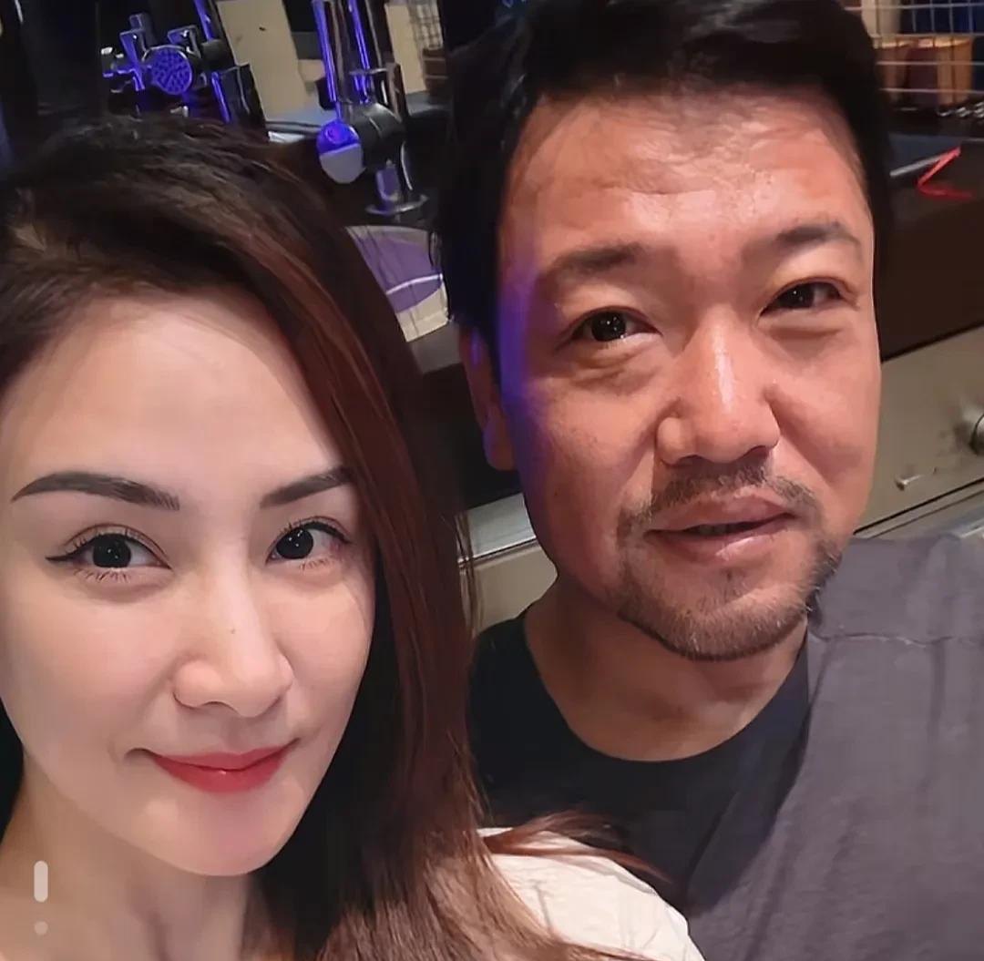 刷到贾冰瘦到脱相的视频，让我非常难过，不是贾冰瘦了以后不好看了，也不是贾冰可能用