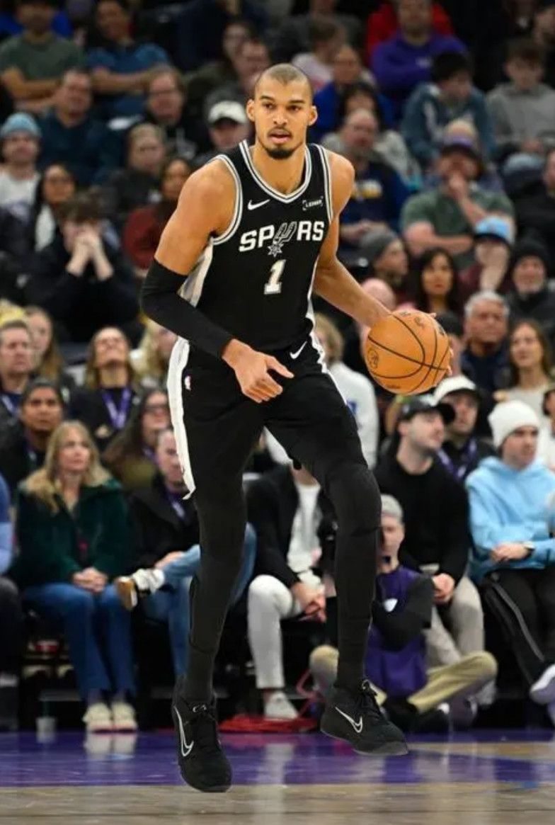 火箭媒体人RNF的这句话，触动了太多火箭迷的心：“我们摆烂三年，最后得到的头号新