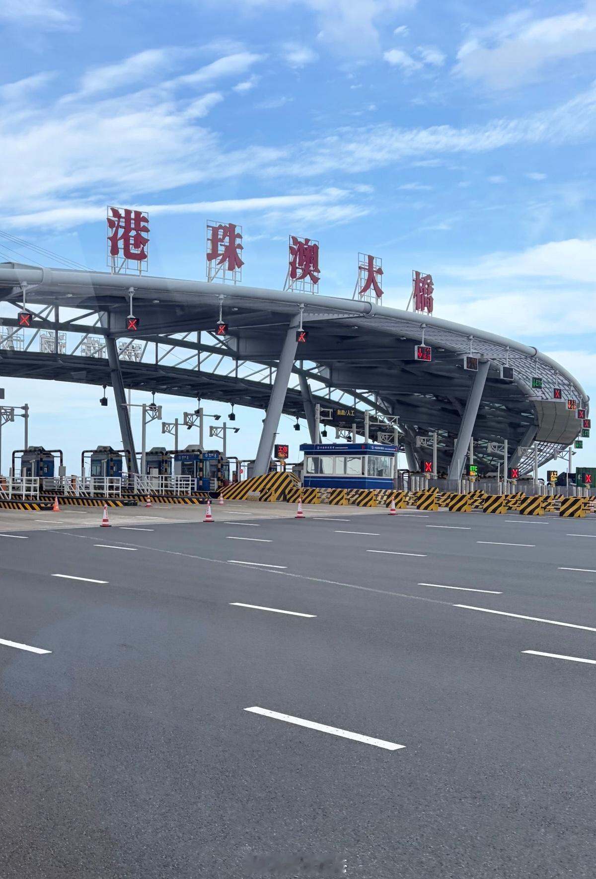 第一批粤B车主已经开去香港了，但是不能直接深圳过去香港。。。。得先走深中通道到珠