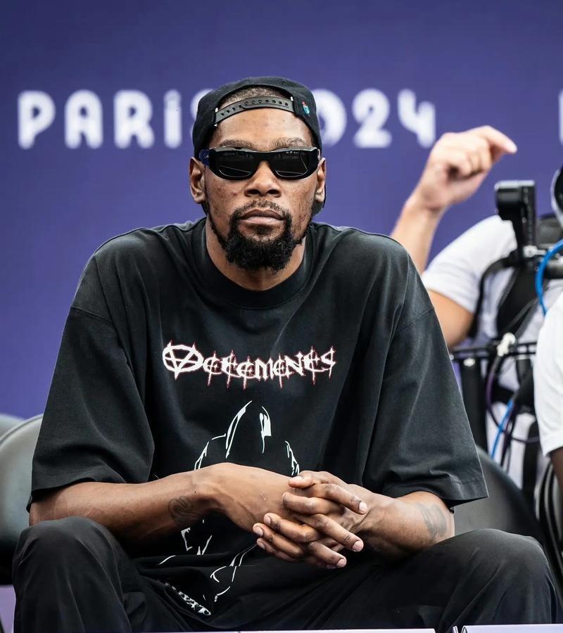 扎心！杜兰特认为NBA只有三人影响了世界，不包括詹姆斯和自己！1、迈克尔乔丹