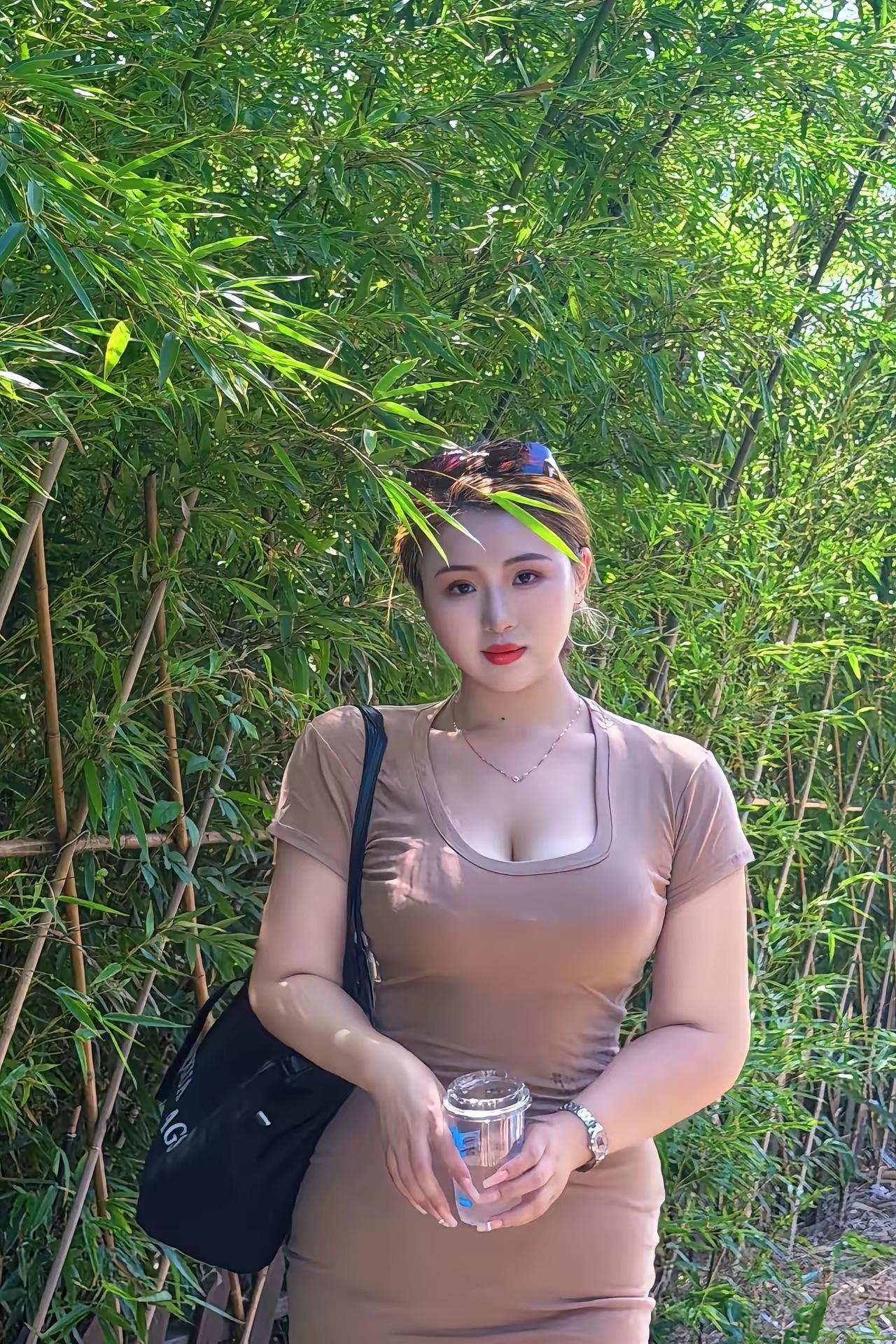 职场中，这四件事千万不要露。1.不要说你的真实底牌。你一说手里有核心资源，