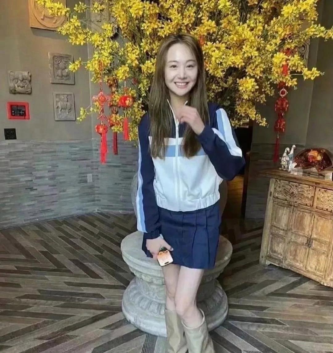 郑爽近照完全没有明星样已经彻底沦为路人​