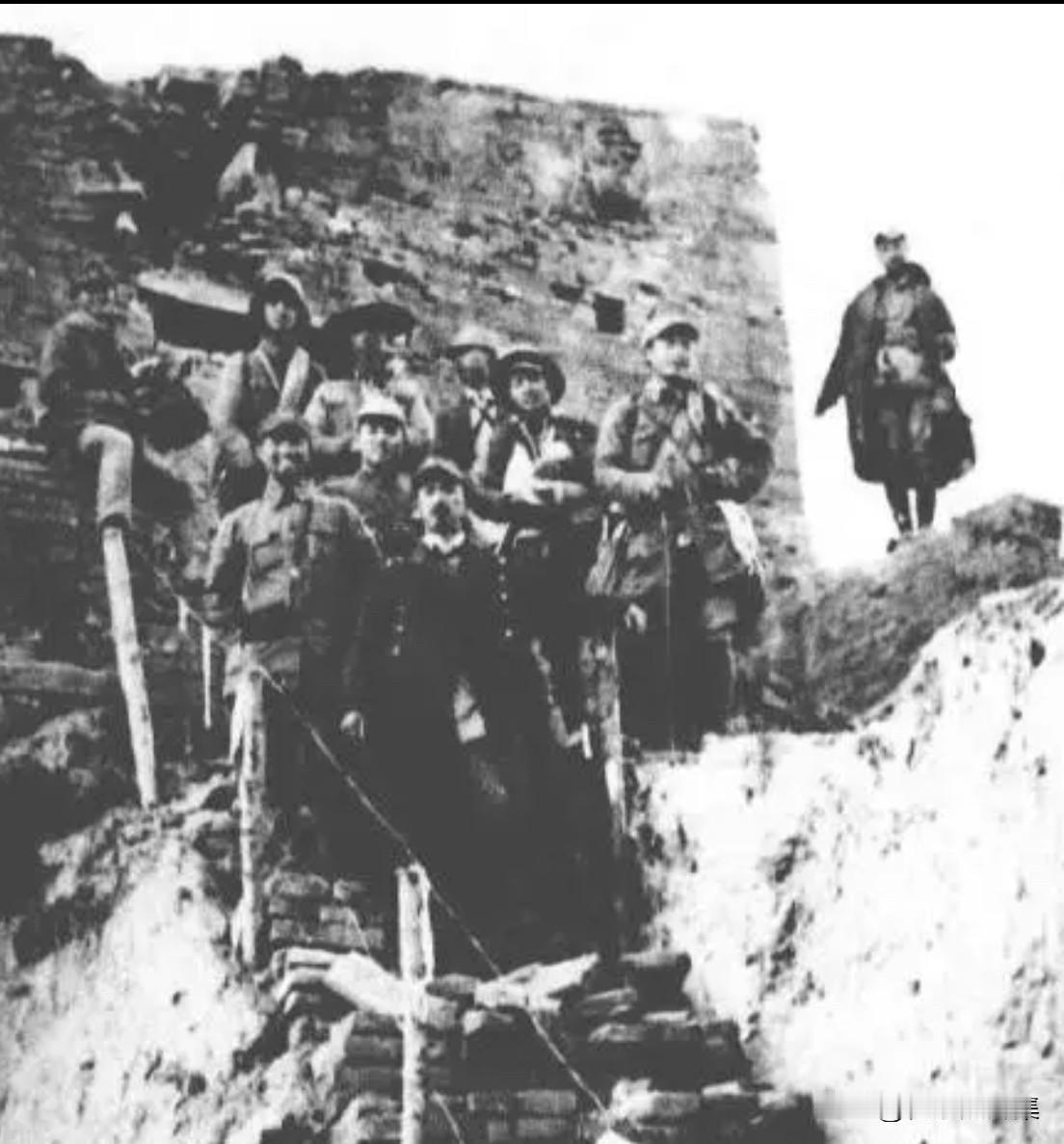 1940年9月24日下午，榆社县城东关，八路军第129师386旅旅长陈赓与参谋长