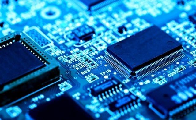 别再扯什么光刻机、安世半导体了。这事儿说白了，就是人家摆了一桌鸿门宴，本来以为你