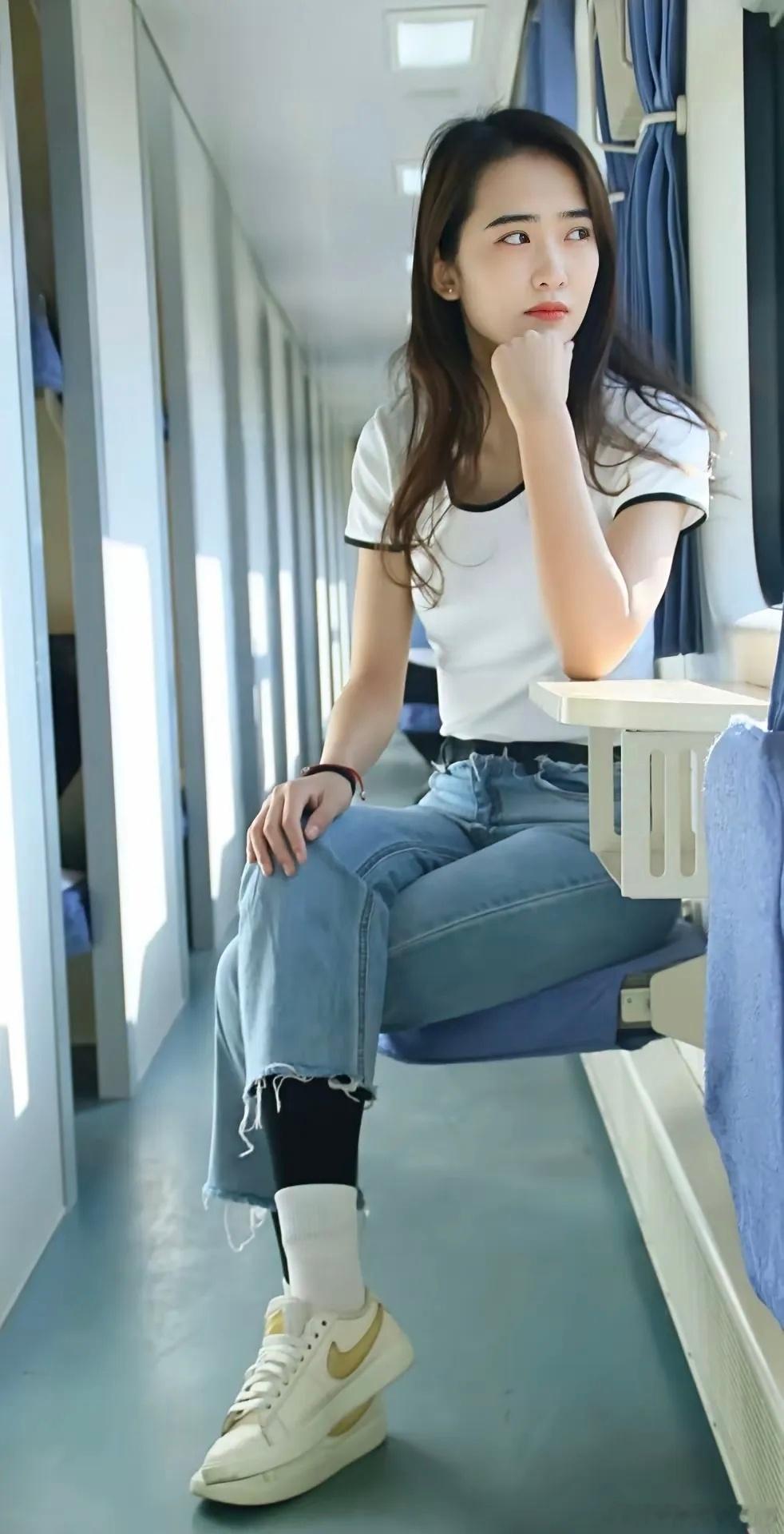 美女热门美女你的硬卧火车票友上线啦