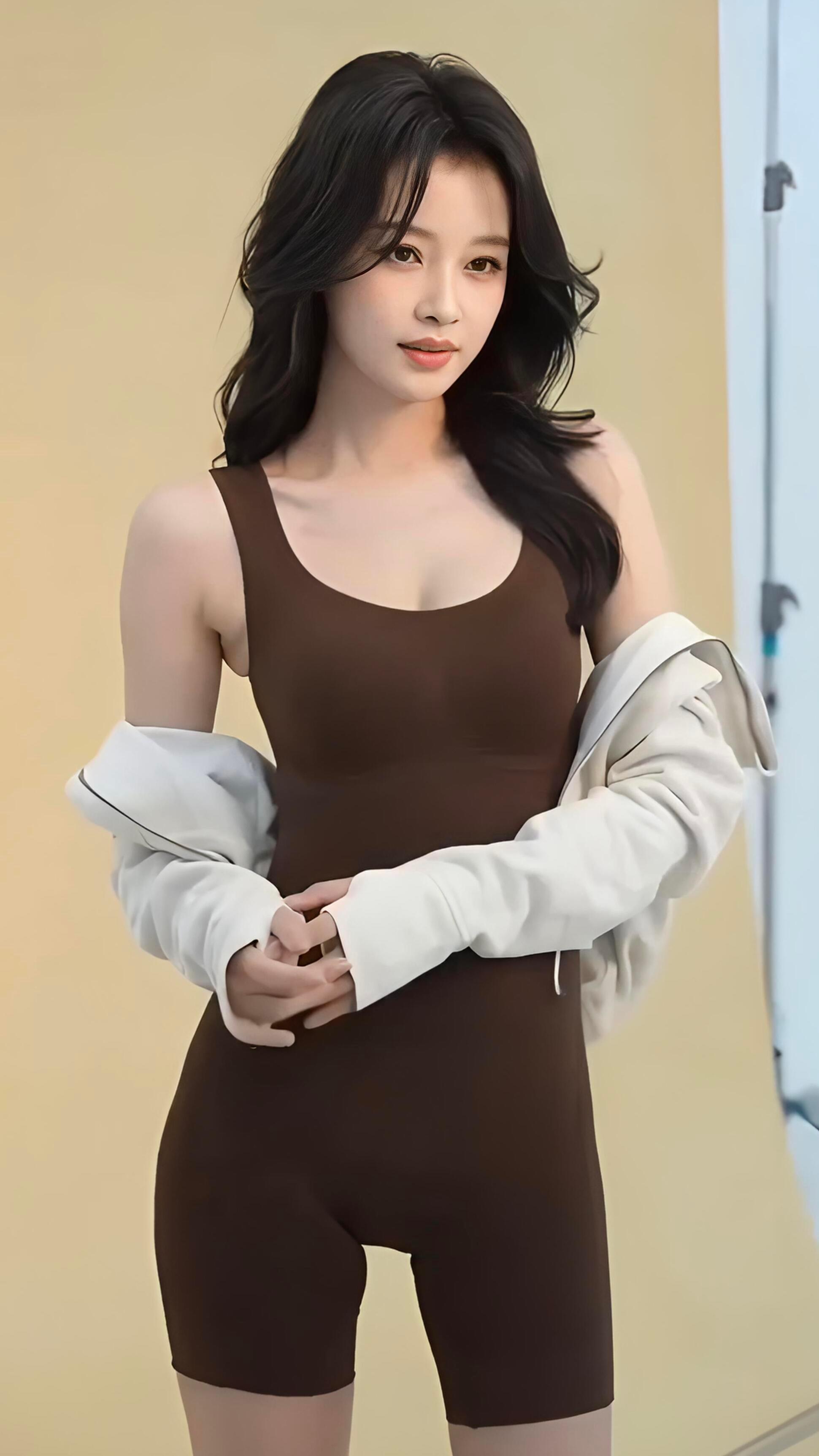 孙怡紧身瑜伽裤身材一点也不输哪些没结婚的……