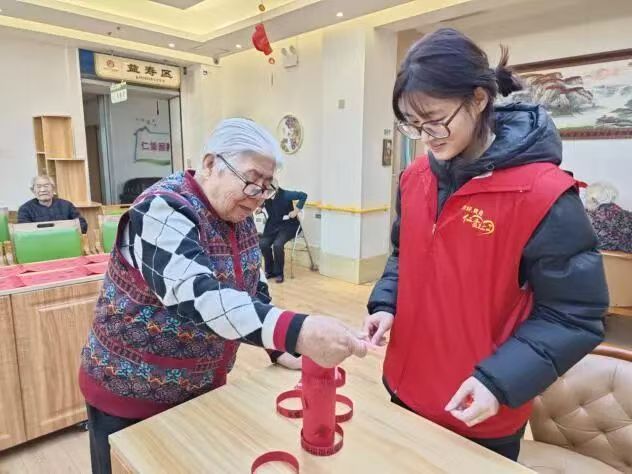 秦岭笑谈【心聚康养暖冬，团辅守护桑榆】曲阜师范大学大学生社会实践心理健康