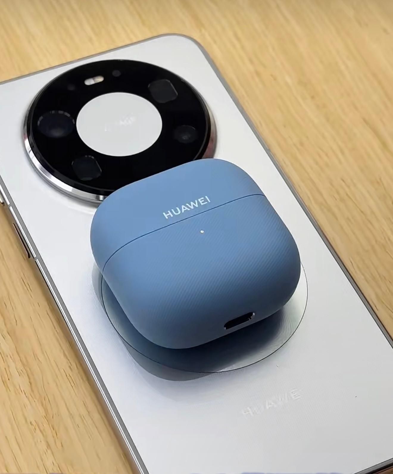 看了Mate80这个无线充电反向充电感觉我的Mate70瞬间不香了这功能真是应急