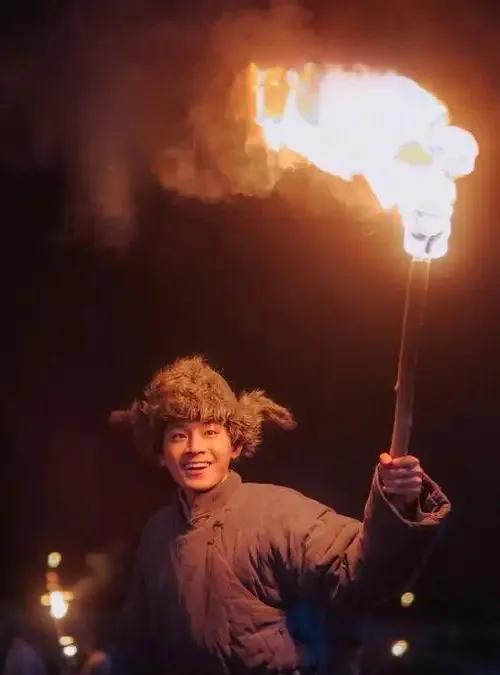 追剧《生万物》昨晚的剧情太精彩了，一个描写旧社会农民生活的剧，比战斗片子还精彩