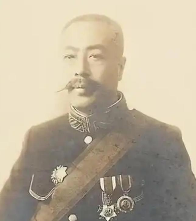 1927年6月，张作霖在北京就任安国军大元帅，组建军政府。此时赋闲金州的王