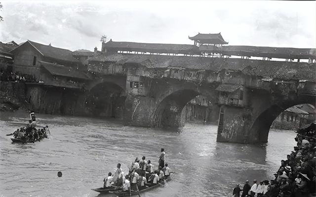 毛主席是始祖毛太华第20代子孙，毛太华是哪里人呢？江西吉安八都镇铎塘村，一幢