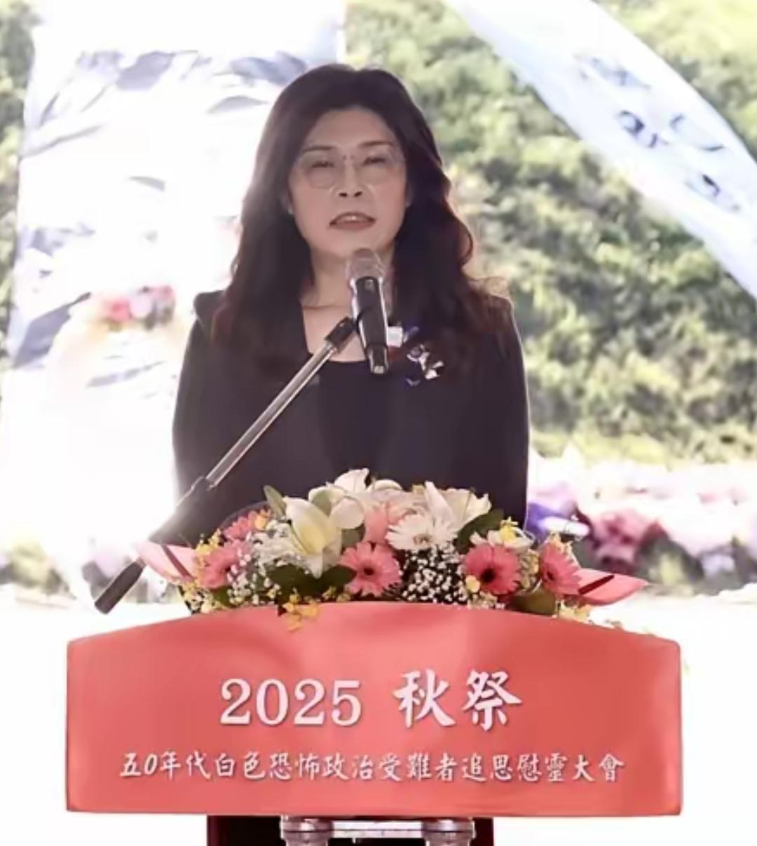 怪不得郑丽文都不再向蔡正元请教和沟通了，郭正亮在节目透露，他又与郑丽文进行了半个