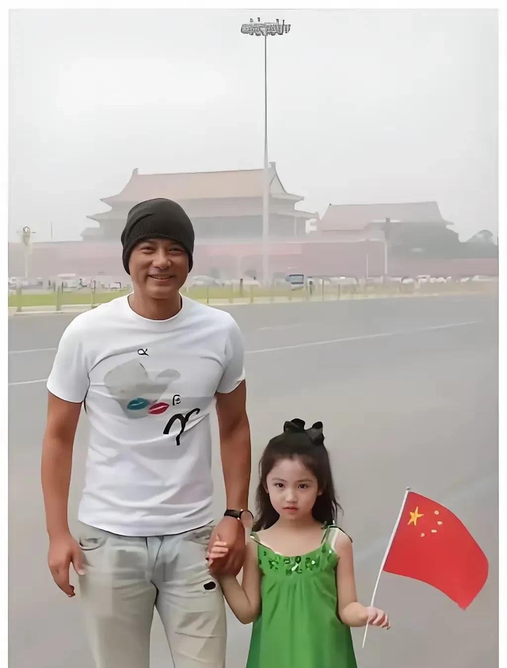 15年时间能让一对父女发生什么样的变化？我们来看看香港著名影星任达华和他的女儿任