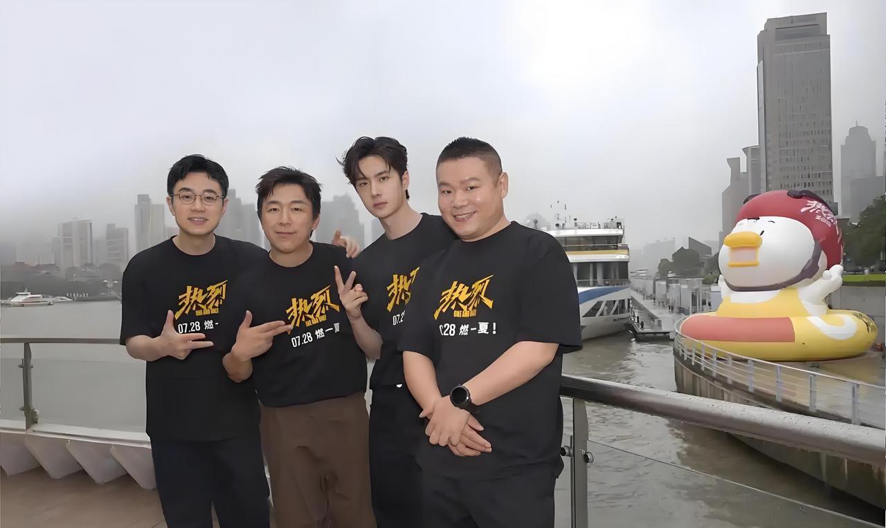 #老照片#右一是岳云鹏，左一是大鹏，中间两位是谁呢？