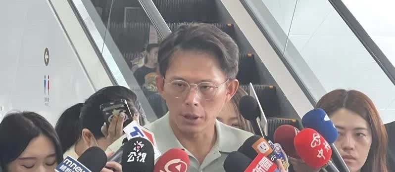 画“命债命还”图遭押黄国昌：绿支持者设我灵堂北检在睡？“迷因台式民主