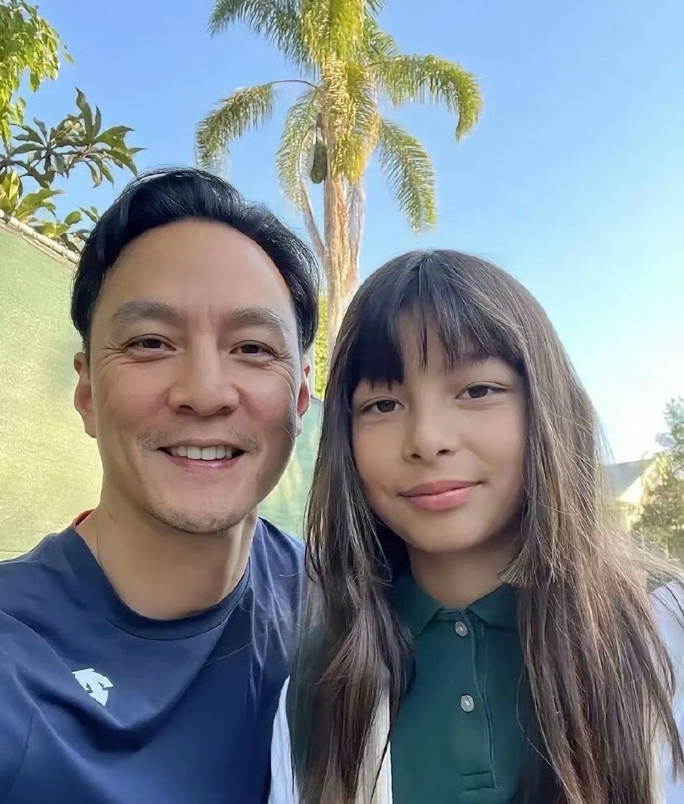 吴彦祖和他的混血儿女儿，果然是亲父女俩，简直是一个模子刻出来的。​​​