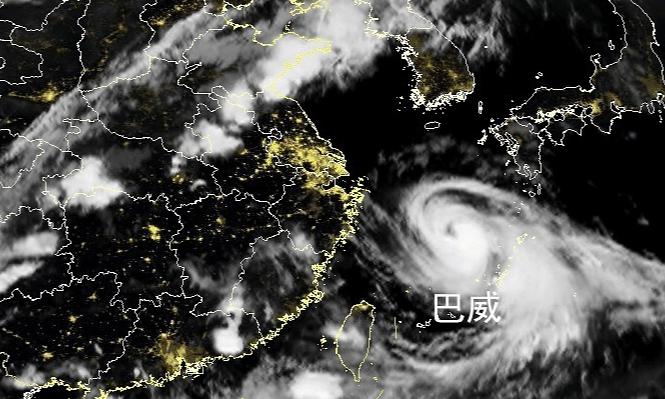 台风“巴威”拐了个弯，江浙沪的囤货大军白忙一场，但有些人心里刮起的“台风”，比天