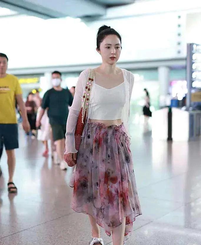 董璇再婚生活，都是为了幸福。婚后的她，希望她越来越好。#二婚现状##婚姻二婚