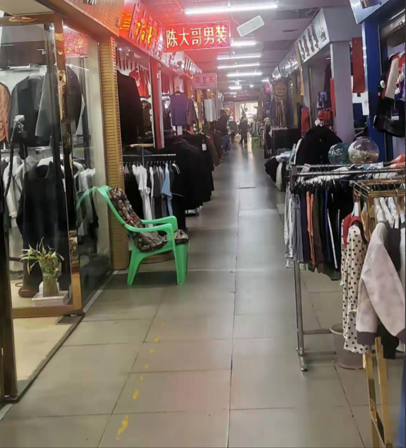为什么唯独在我们中国，电商彻底干趴了实体店？这么说吧，同样的东西，网上卖300