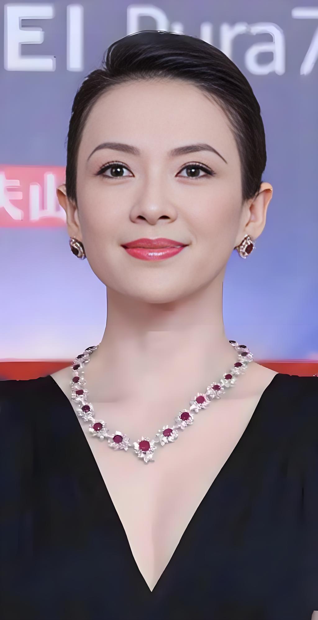 章子怡心里会很不舒服吗？近几天，不断有网友撰文称，章子怡这几天心里肯定会极不舒