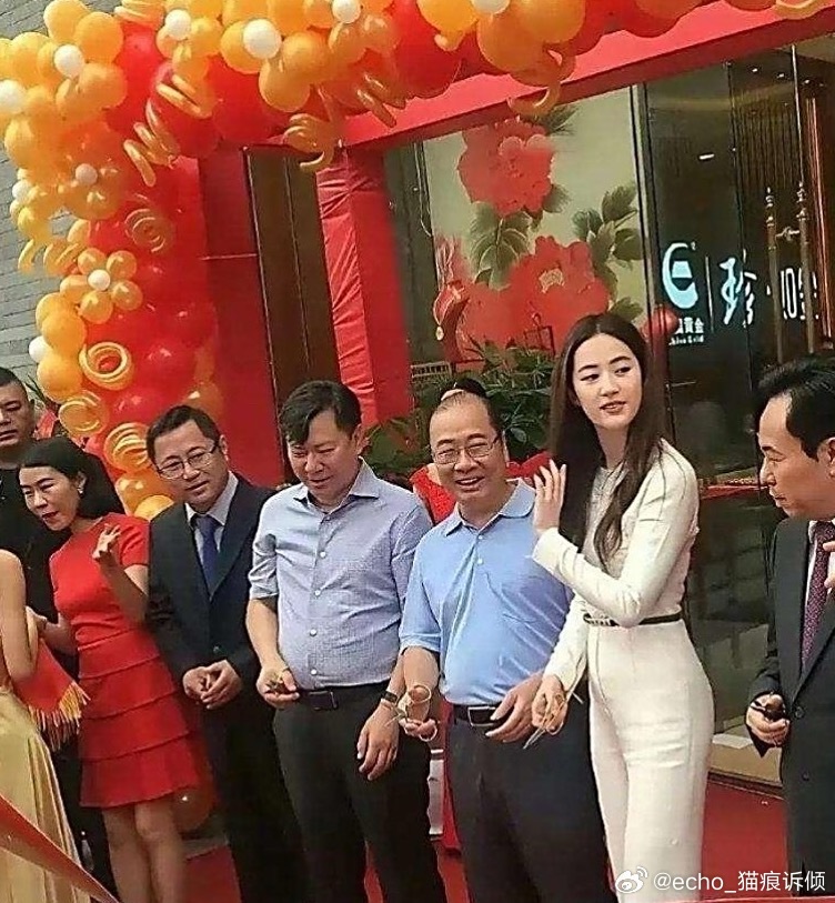 原来你们的女神刘亦菲在现实中是这样的。​​​