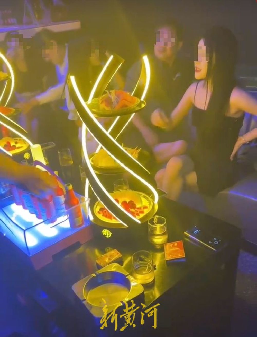 浙江国贸通报“高管被举报接受高档宴请、KTV有偿陪侍”: 三人停职, 此前已立案调查