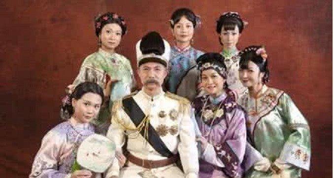 一妻九妾，32个孩子，从25岁起每天嚼鹿茸、喝人奶，把人参当零食嚼。这个男人，活