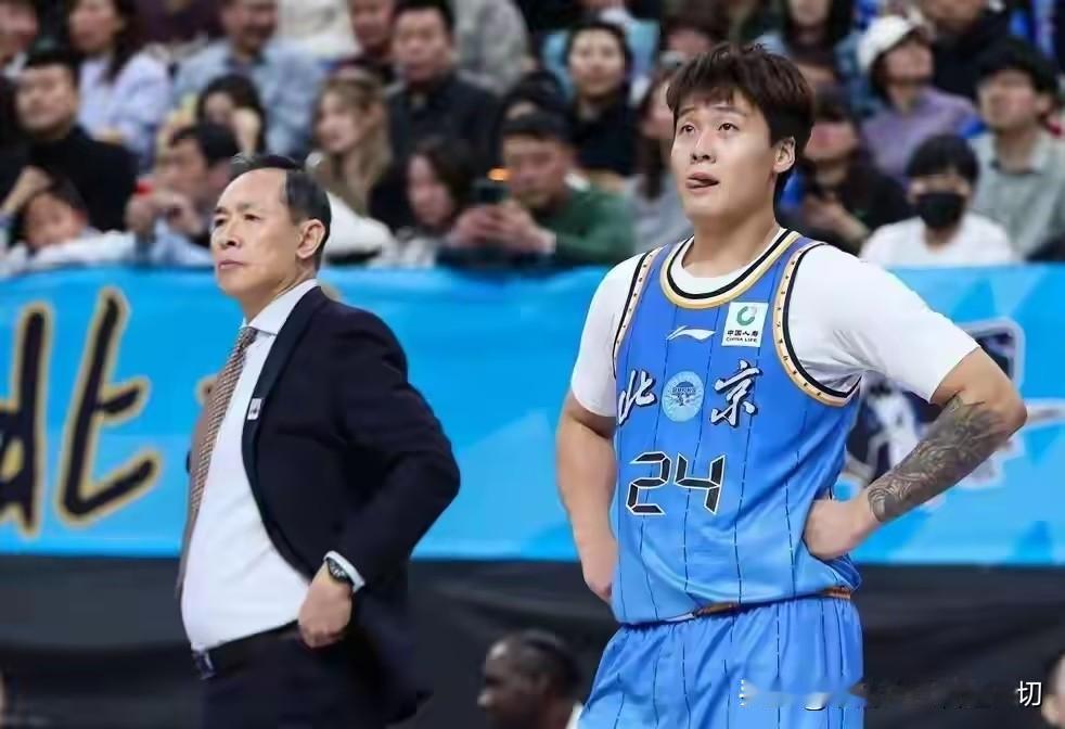 回去打馕”赵睿又惹事儿了事情的起因是北京2分惜败青岛，赵睿最后时刻投丢了2个