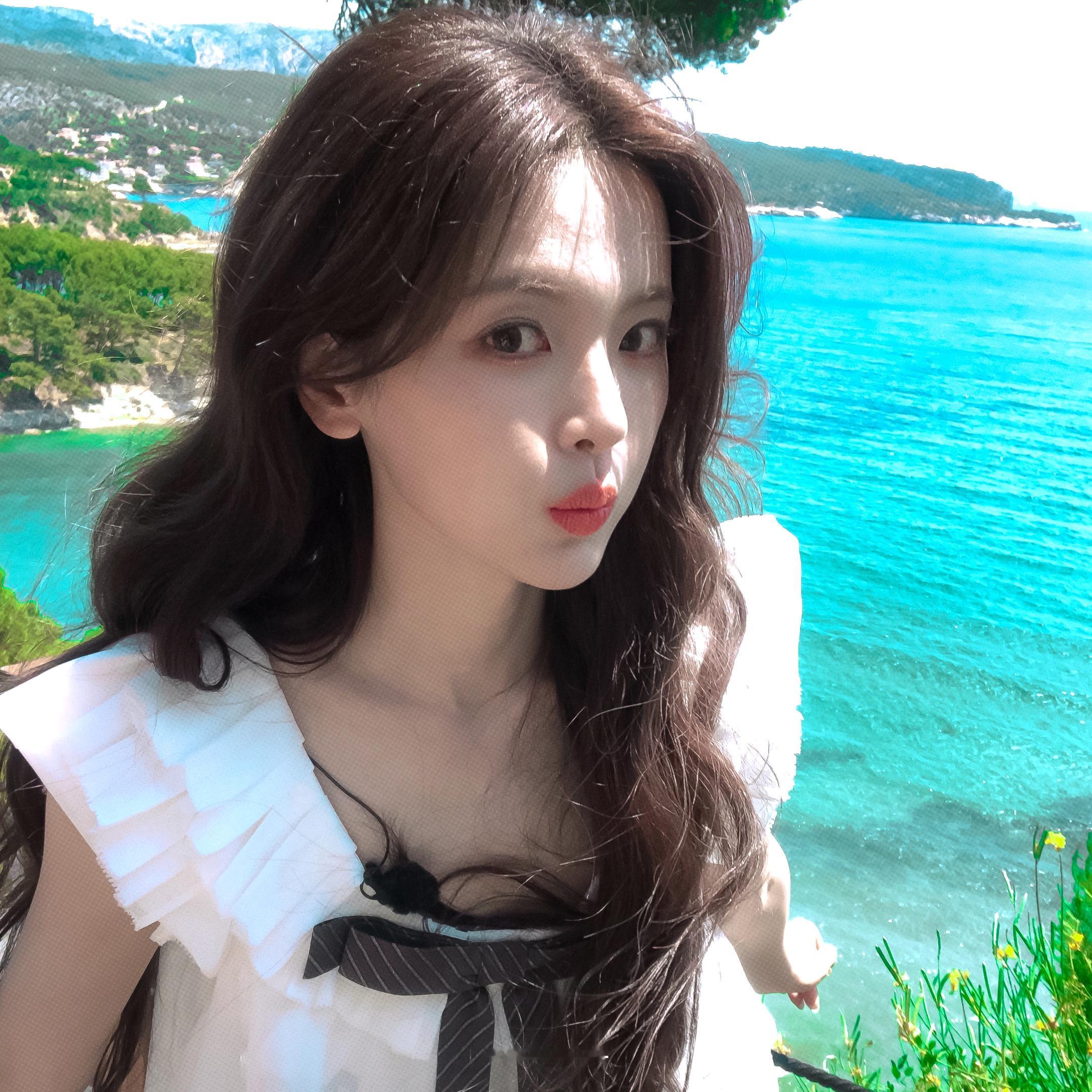 /低温度的夏🌍🌊杨超越*头像杨超越南法有谁呀