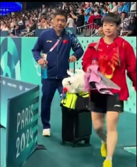 孙颖莎：凭什么她一火，身边人全被“爱屋及乌”圈粉？孙颖莎的影响力，从不是单