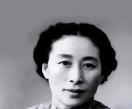 傅涯晚年赴台前向子女坦白：世人皆知她是陈赓遗孀，却不知她此行真正要见的，是海峡对