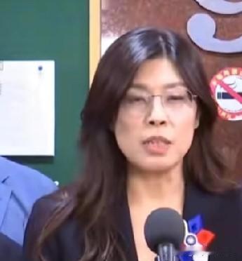 民进党批郑丽文“亲中”，难道“亲中”有错吗？你一个中国人，不“亲中”难道“亲