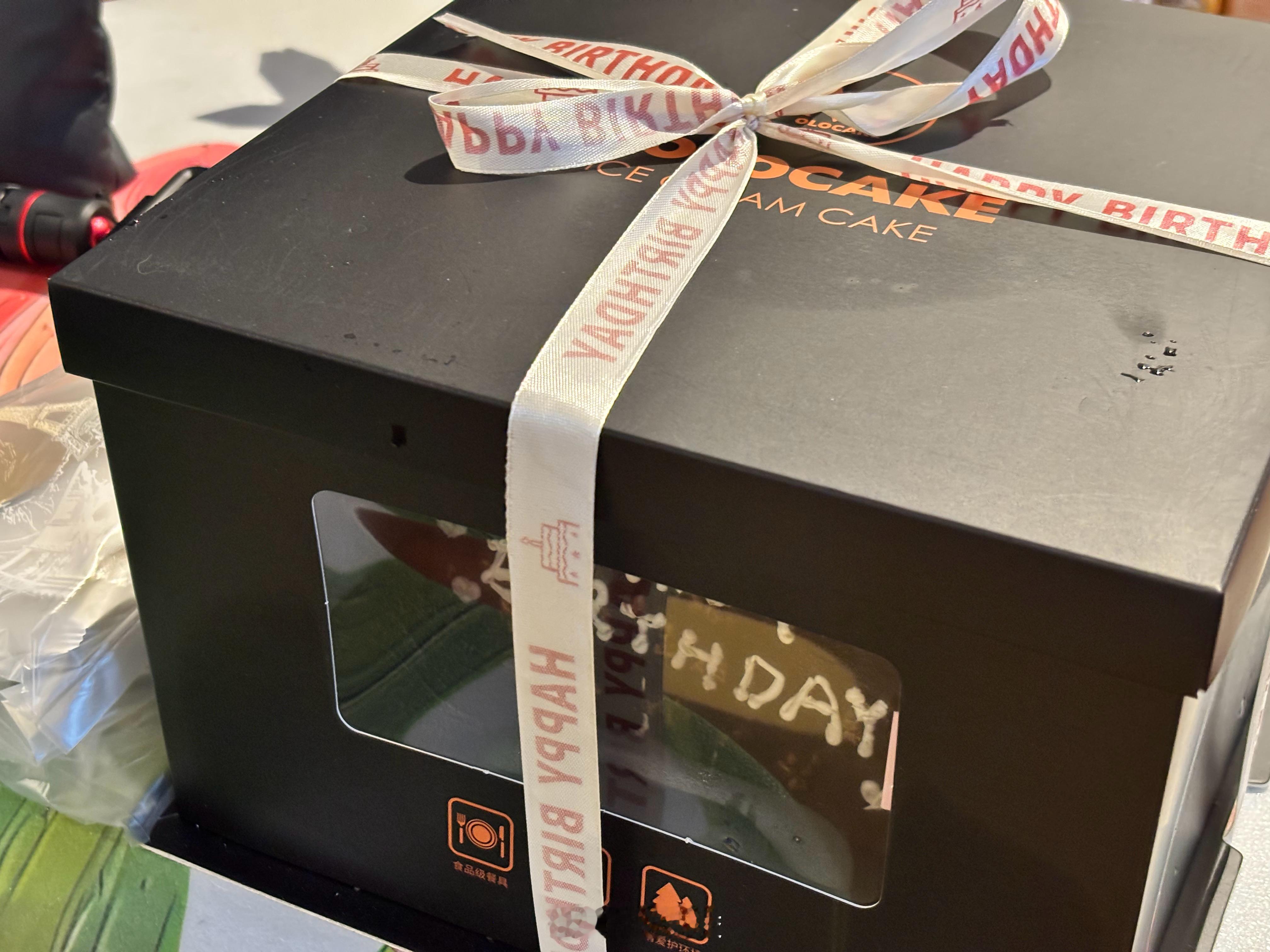 感谢岚图送来的生日蛋糕🎂​​​