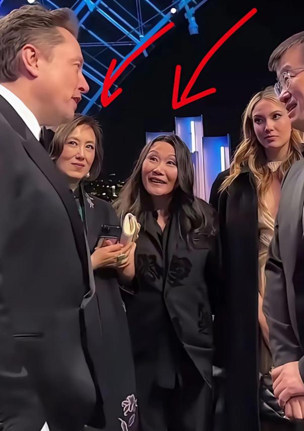 终于明白马斯克为什么能让那么多女人愿意给他生孩子了！在一场活动中，谷爱凌妈妈看马