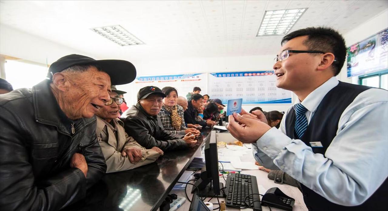 养老金“5年一档”（30年85%、35年以上90%），2024年10