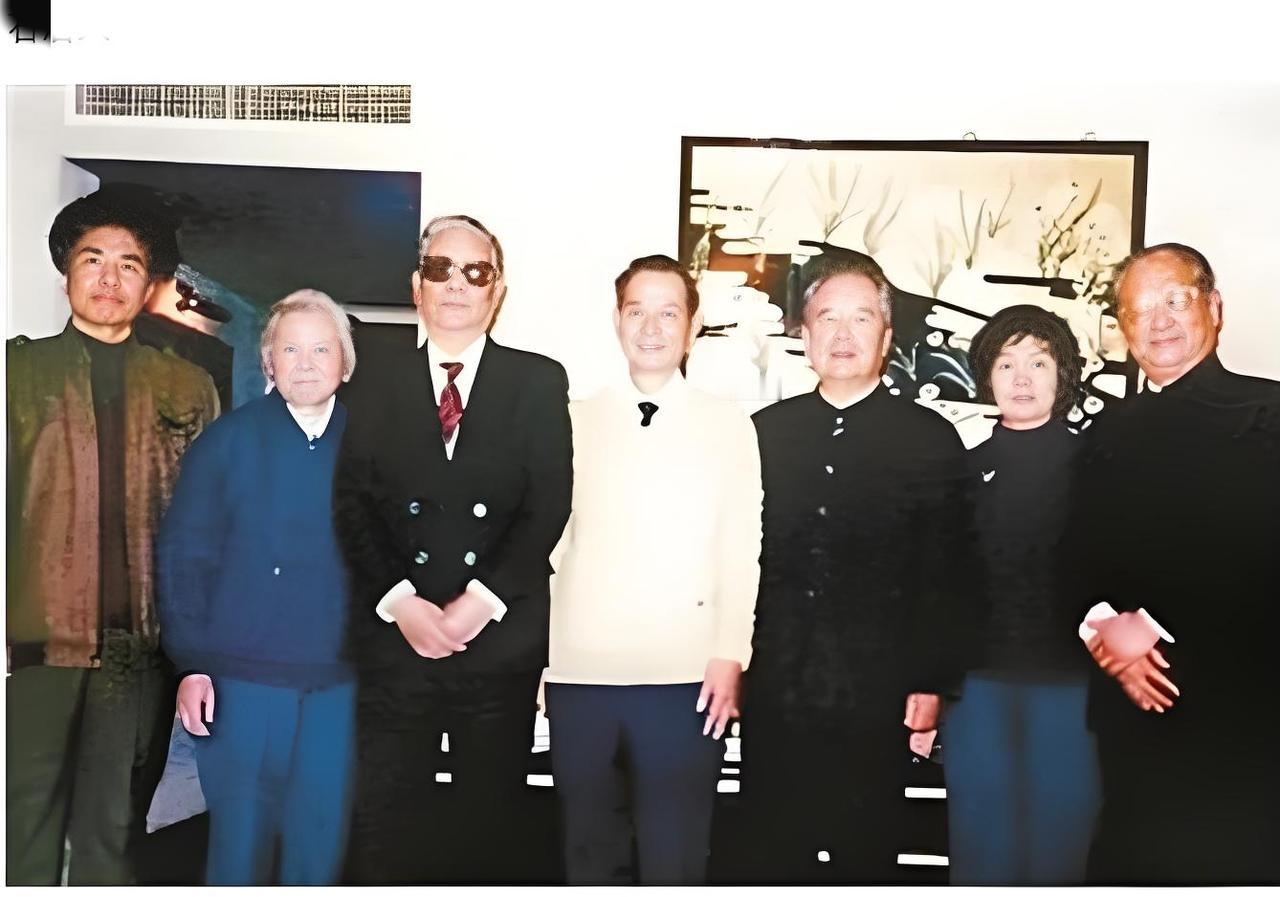 1991年,罗青长部长会见吴石将军的儿子吴韶成、吴兰成时,一张罕见的合影,镜头中