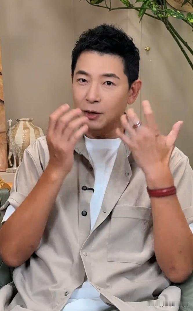 戴军说，当年他被迫离开歌坛，是因为被唱片公司告上法庭。近日，他发视频讲述了2
