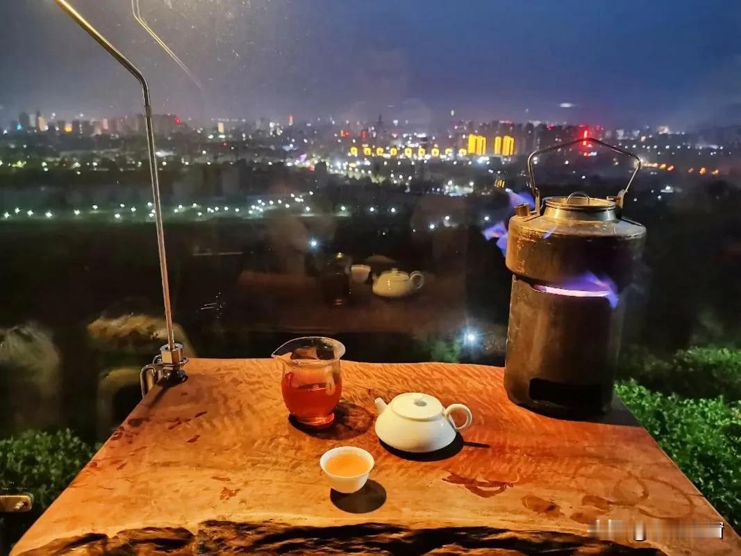 当今社会大家越活越明白，把当下的那点现实剥得精光！你看啊，现在跟以前不一样