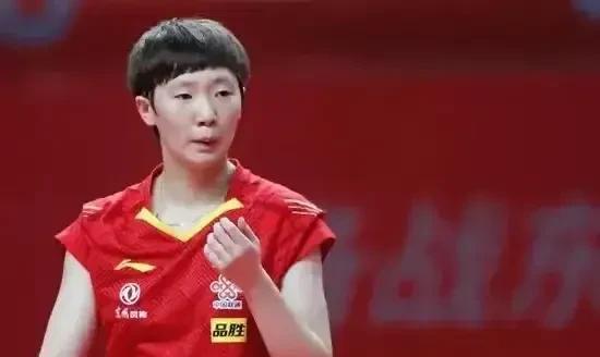 王曼昱太不容易了！并非因为4比1韩莹，晋级世乒赛16强，过程坎坷，而是因为……