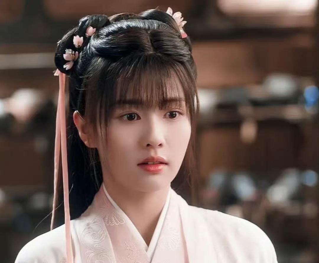 同样是空气刘海的古装造型，林心如和白鹿却是两种完全不同的感觉。