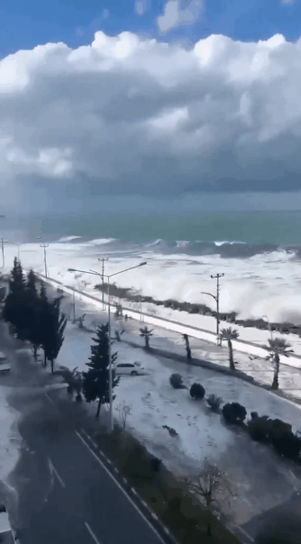 日本遭老罪了，明明是俄罗斯发生大地震，但引发的海啸破坏力却让日本全国沦陷，甚至连