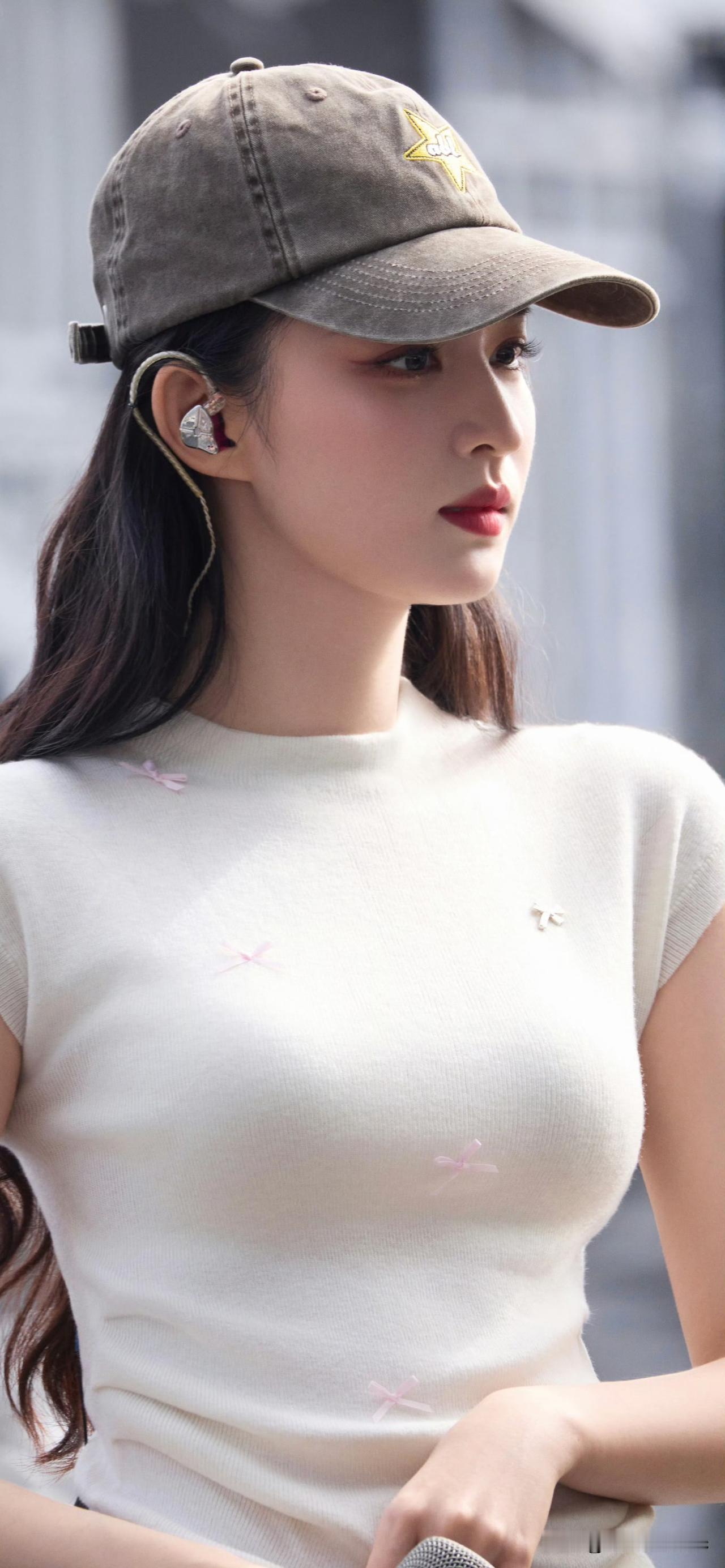 王楚然和刘亦菲分不清。[抠鼻][抠鼻][抠鼻]刘亦菲菲生图